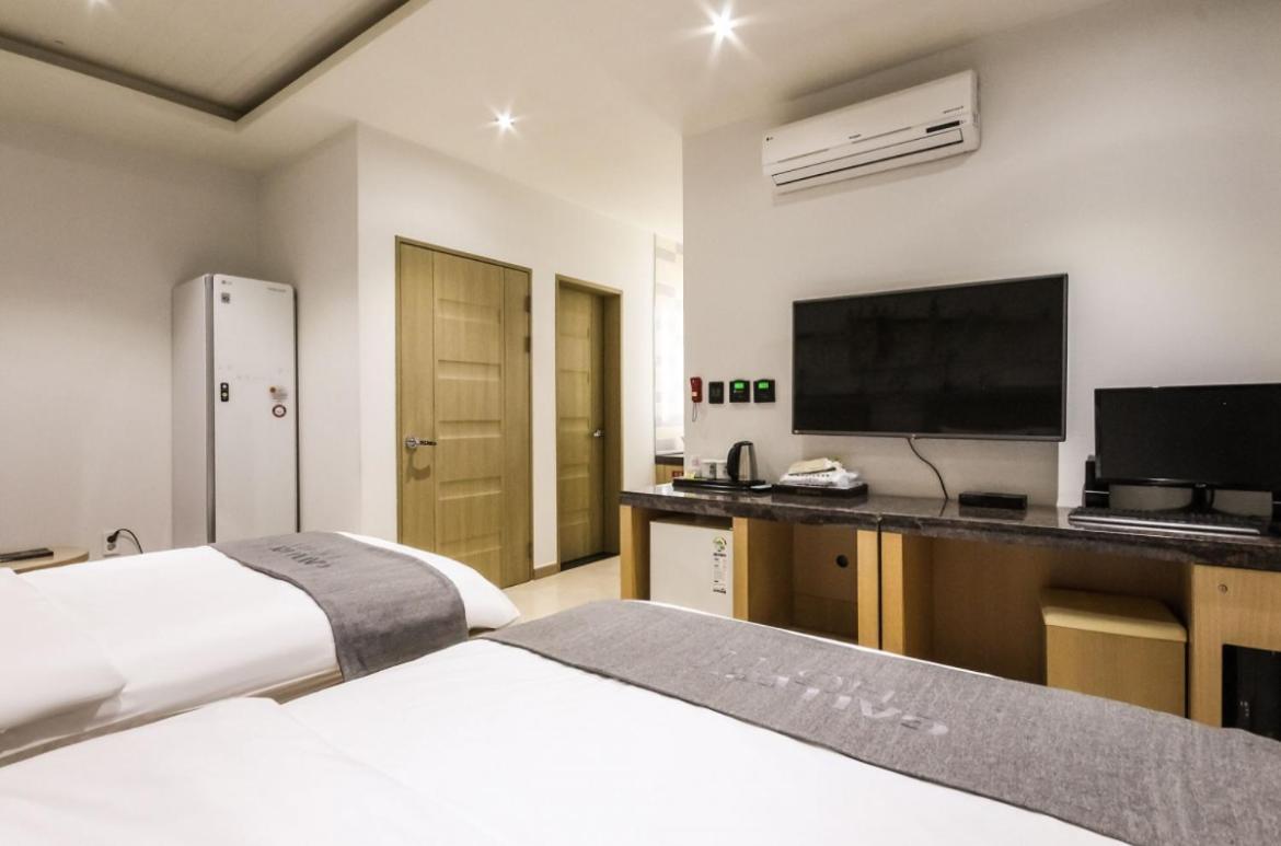 Gallery Hotel Gwangju Metropolitan City Exterior photo