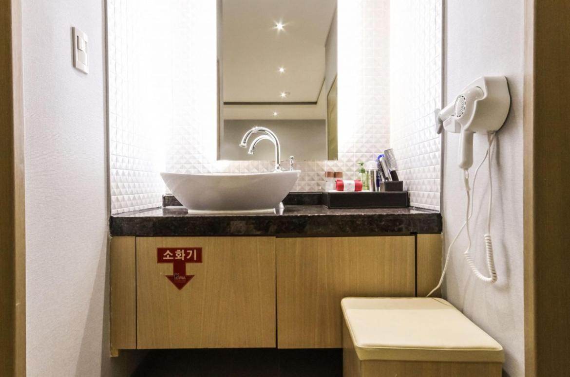 Gallery Hotel Gwangju Metropolitan City Exterior photo