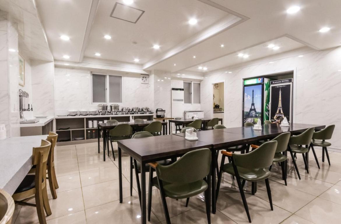 Gallery Hotel Gwangju Metropolitan City Exterior photo